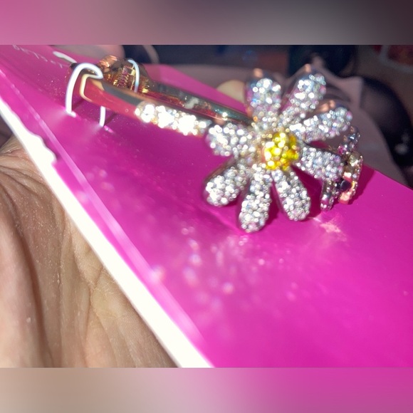 SOLD BETSEY JOHNSON SET Ooh a Daisy Mixed Metals Necklace Bracelet Earrings NWT - Picture 4 of 16